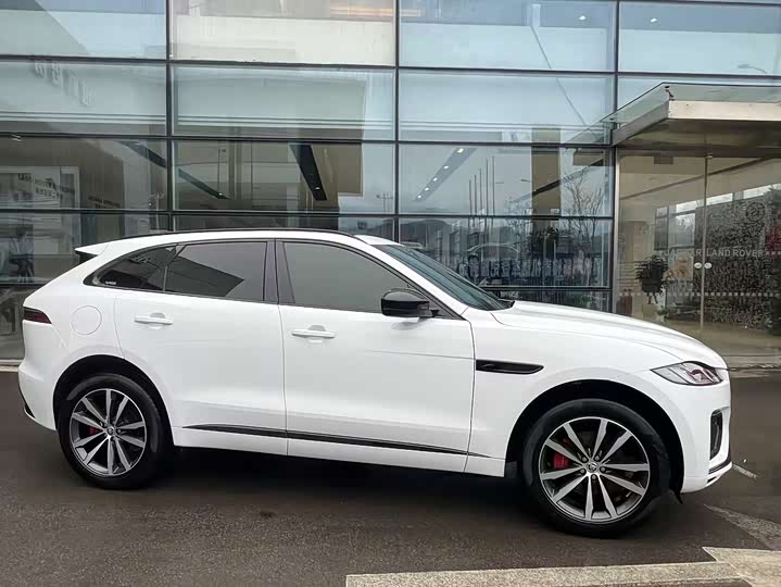 Photo 6 - Jaguar F-Pace