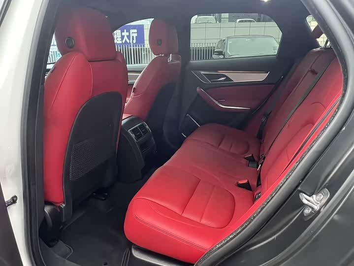 Photo 7 - Jaguar F-Pace