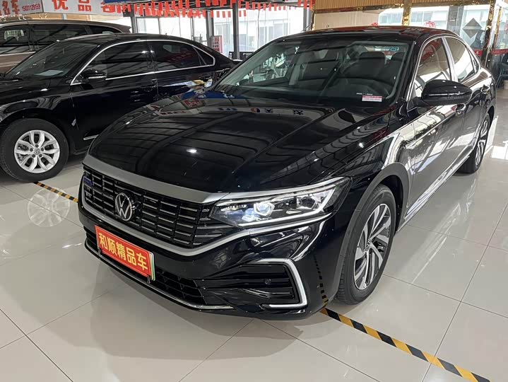 Фото 1 - Volkswagen Passat Hybrid