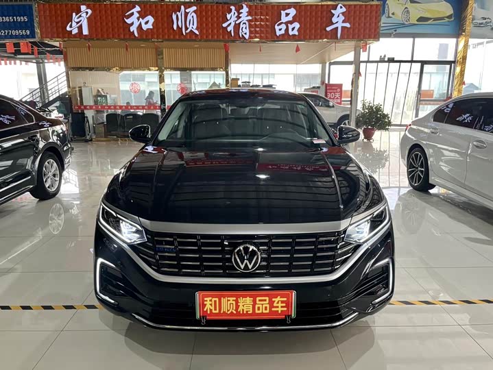 Фото 2 - Volkswagen Passat Hybrid