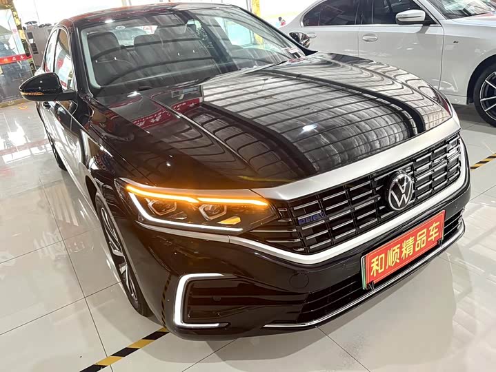 Фото 4 - Volkswagen Passat Hybrid