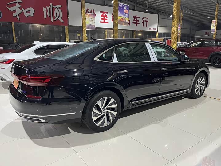 Фото 7 - Volkswagen Passat Hybrid