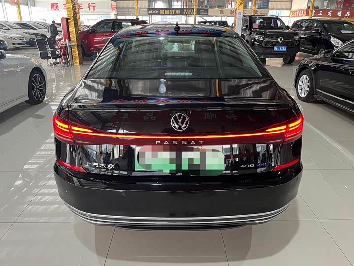 Фото 8 - Volkswagen Passat Hybrid