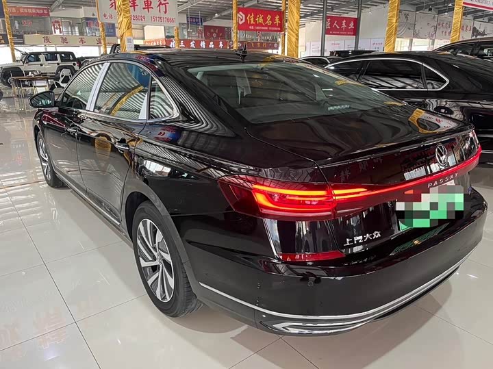 Фото 9 - Volkswagen Passat Hybrid