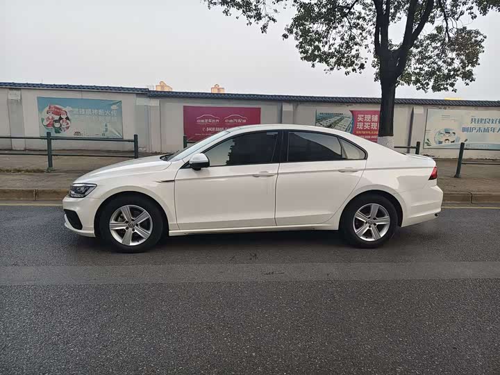 Photo 4 - Volkswagen Lamando L