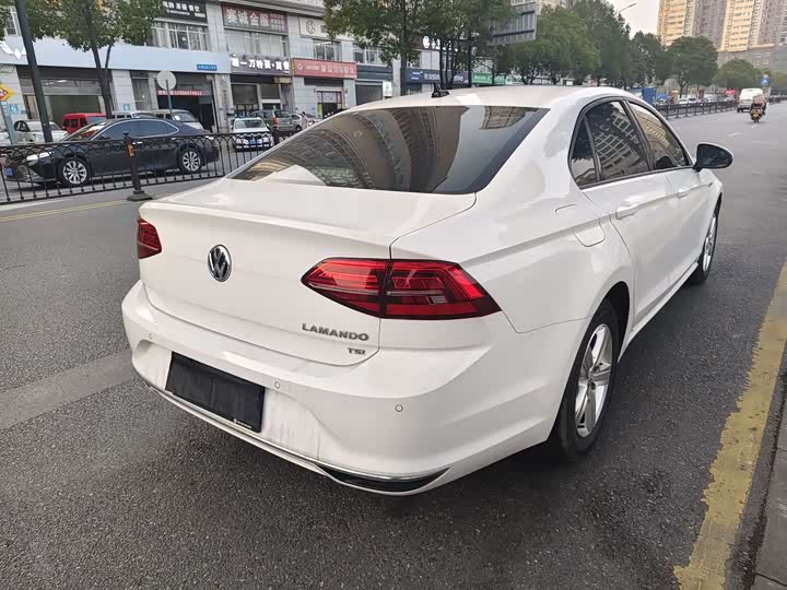 Photo 7 - Volkswagen Lamando L