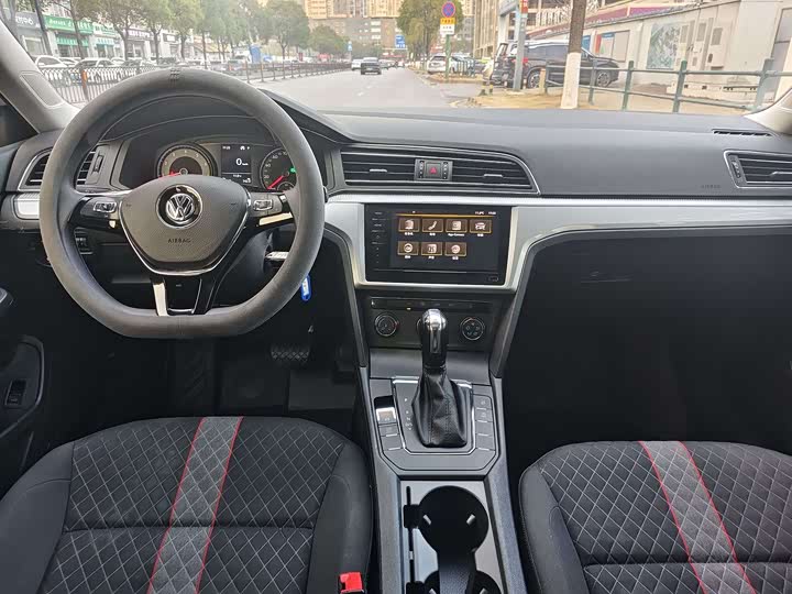 Photo 8 - Volkswagen Lamando L