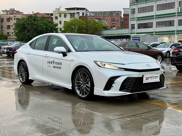 Фото 3 - Toyota Camry