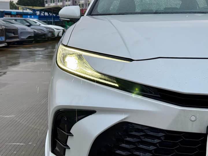 Фото 4 - Toyota Camry