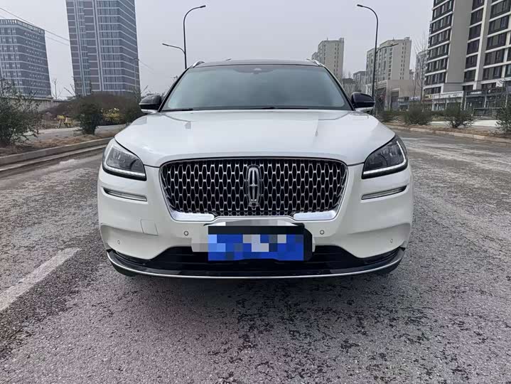 Фото 2 - Lincoln Corsair