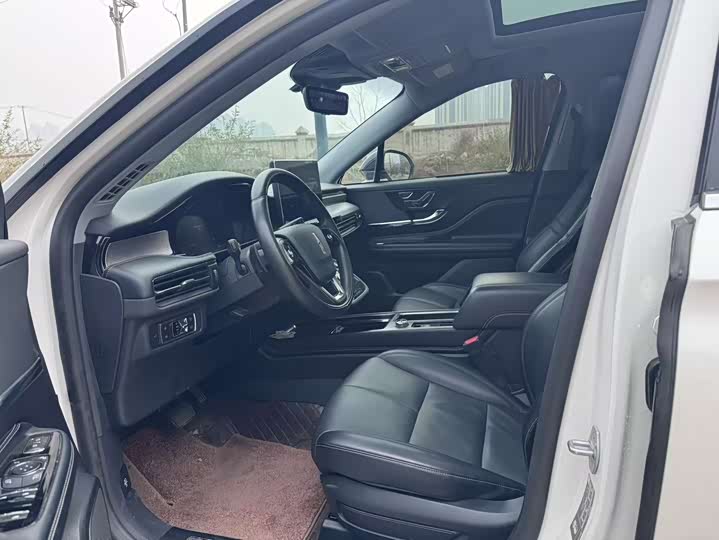 Фото 8 - Lincoln Corsair