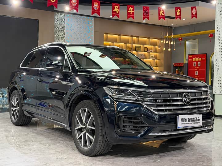 Фото 3 - Volkswagen Touareg