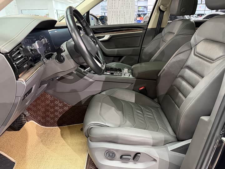 Фото 4 - Volkswagen Touareg