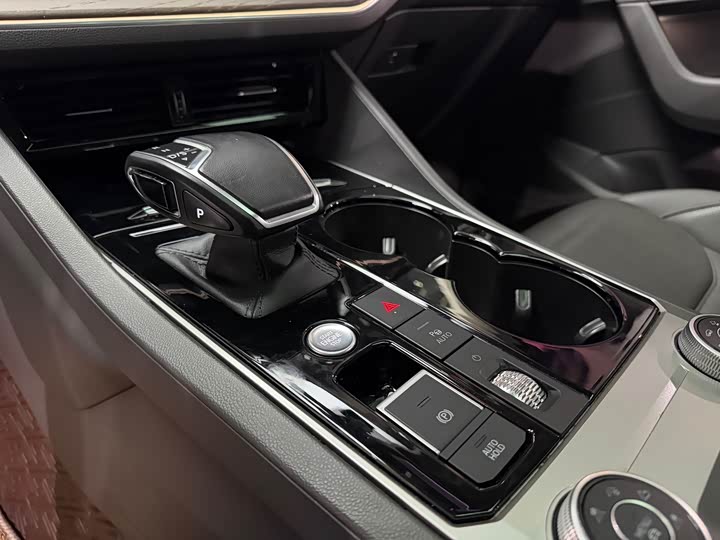 Фото 6 - Volkswagen Touareg