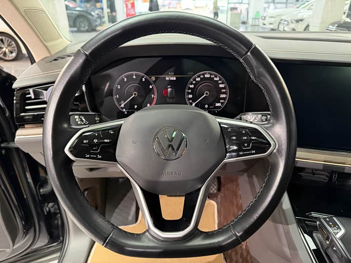 Фото 8 - Volkswagen Touareg
