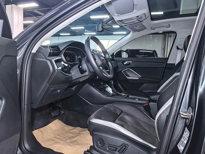 Фото 8 - Audi Q3