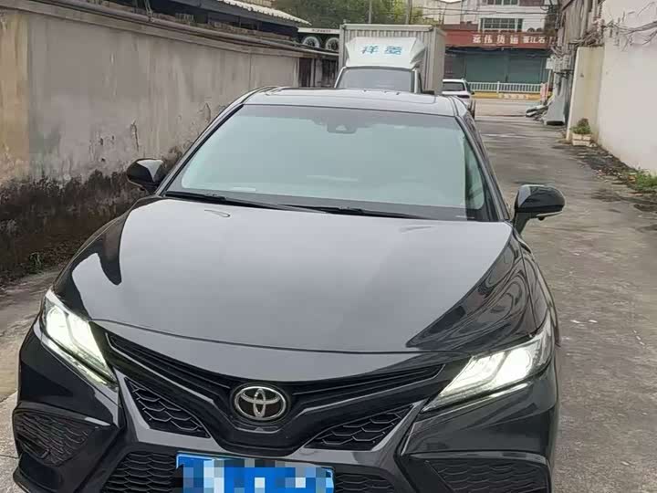 Фото 1 - Toyota Camry