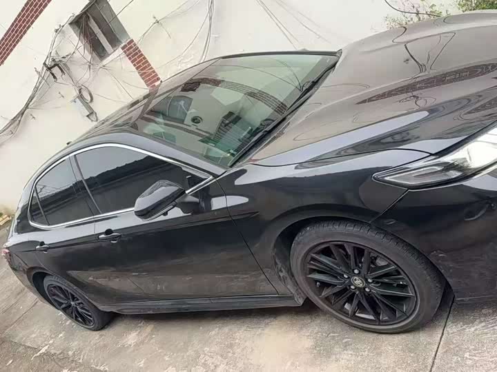 Фото 2 - Toyota Camry