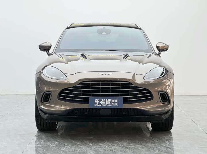 Photo 2 - Aston Martin DBX