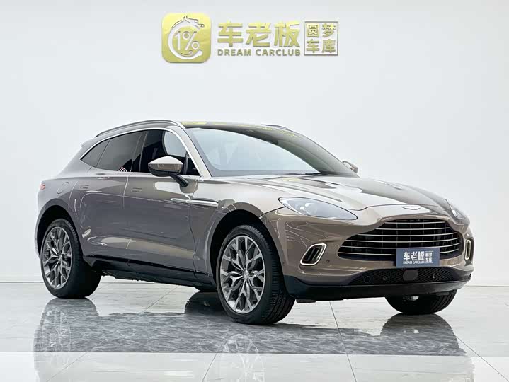 Photo 3 - Aston Martin DBX