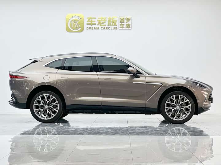 Photo 7 - Aston Martin DBX