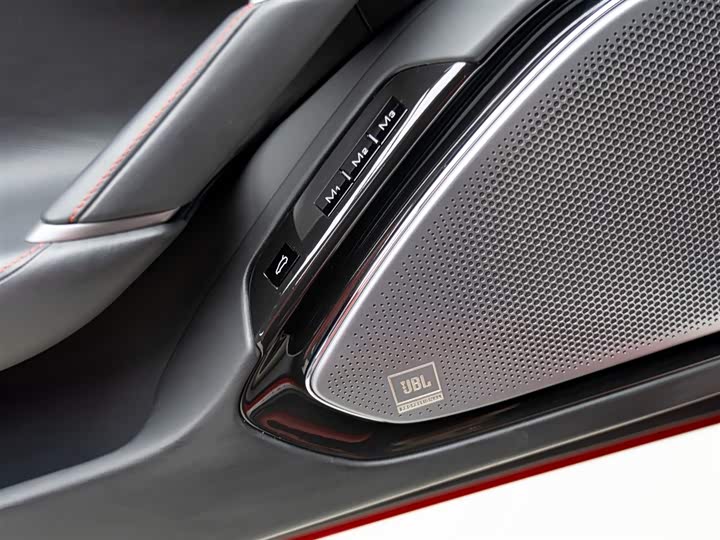 Фото 9 - Ferrari Roma