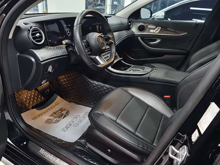 Фото 3 - Mercedes-Benz E-Class