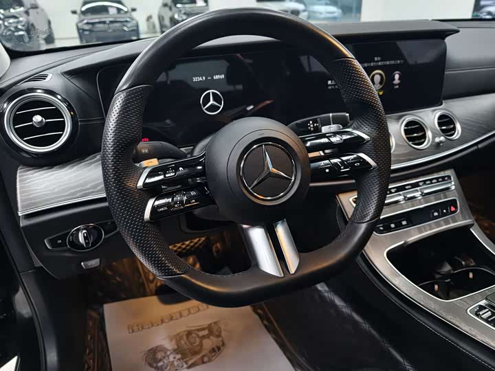 Фото 5 - Mercedes-Benz E-Class