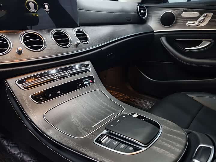 Фото 6 - Mercedes-Benz E-Class