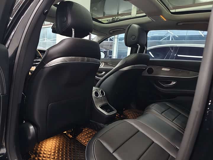 Фото 7 - Mercedes-Benz E-Class