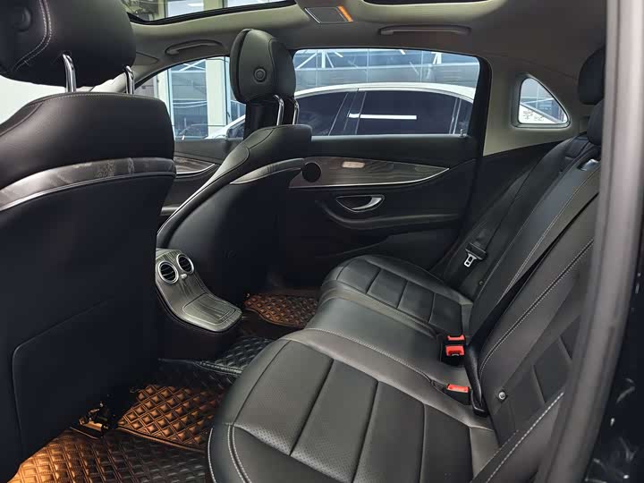 Фото 9 - Mercedes-Benz E-Class