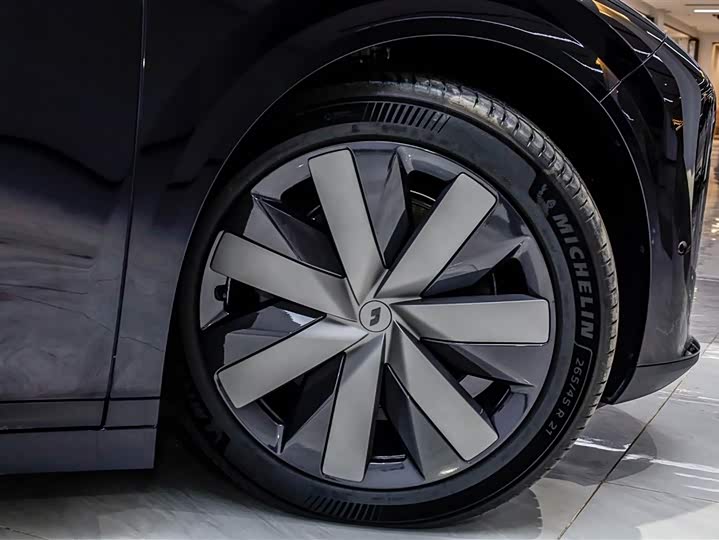 Фото 3 - LiXiang i8