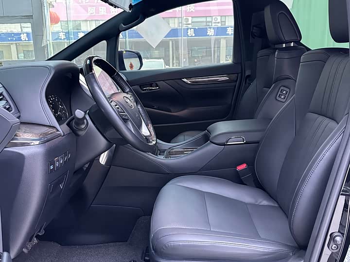 Фото 4 - Toyota Alphard