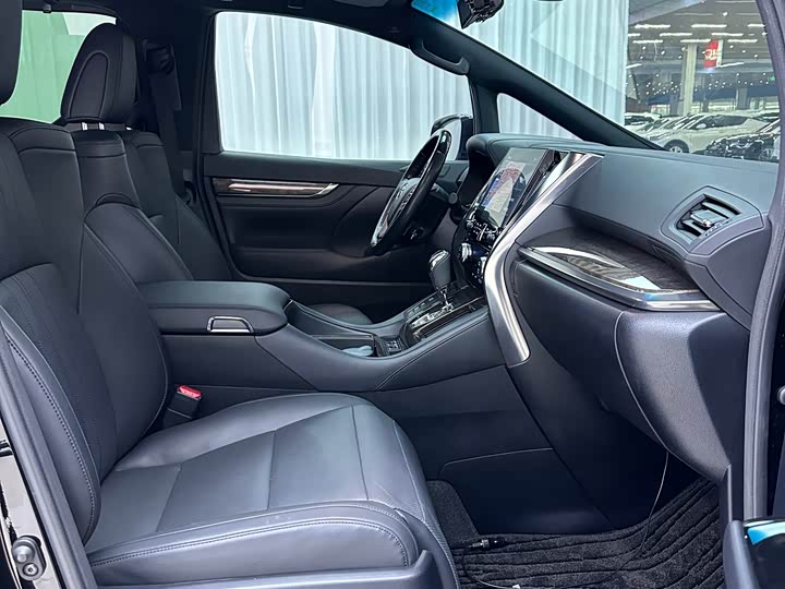 Фото 7 - Toyota Alphard