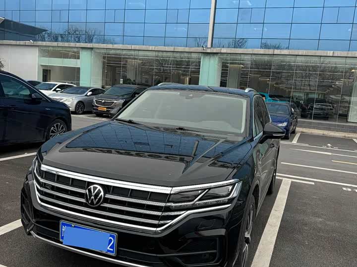 Фото 1 - Volkswagen Touareg