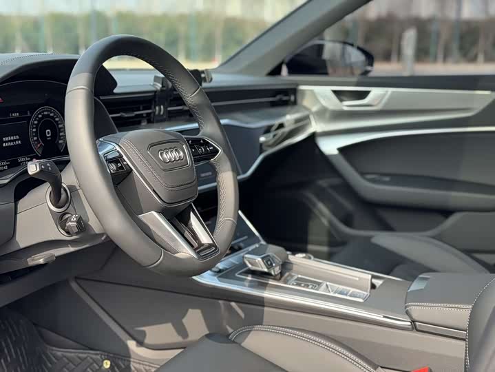 Фото 5 - Audi A6L