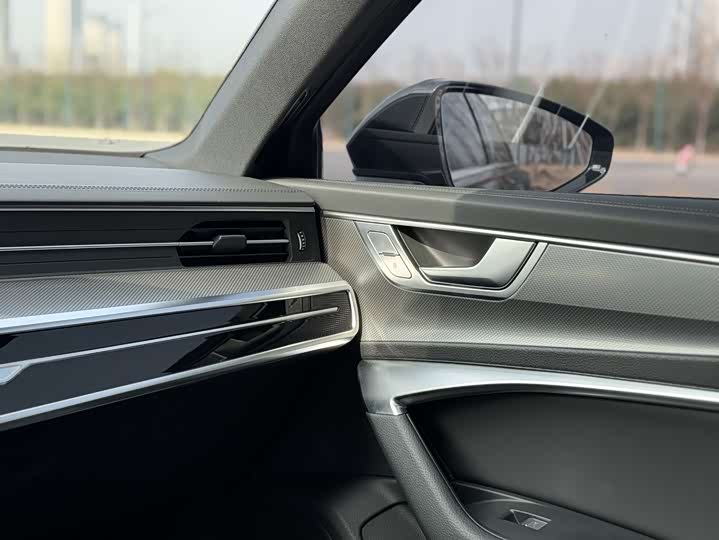 Фото 9 - Audi A6L