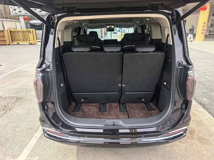 Фото 9 - Hongqi HQ9 Hybrid