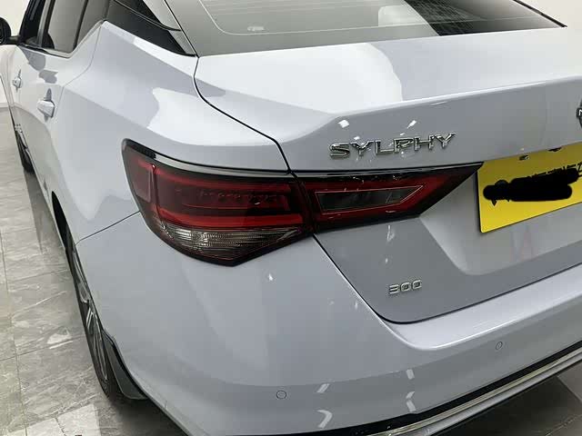 Фото 3 - Nissan Sylphy