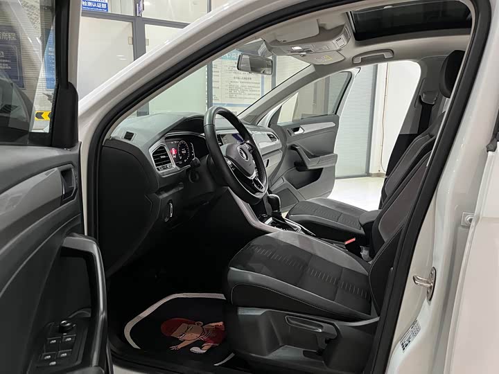 Фото 8 - Volkswagen T-Roc