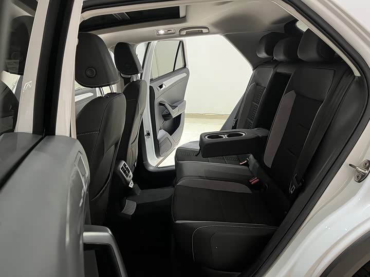 Фото 9 - Volkswagen T-Roc