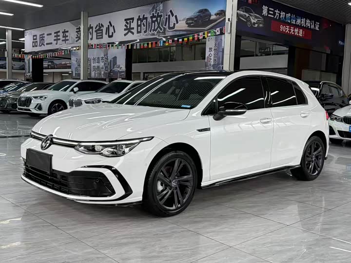 Фото 1 - Volkswagen Golf