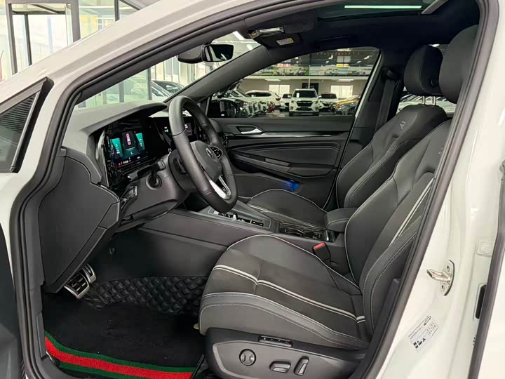 Фото 5 - Volkswagen Golf