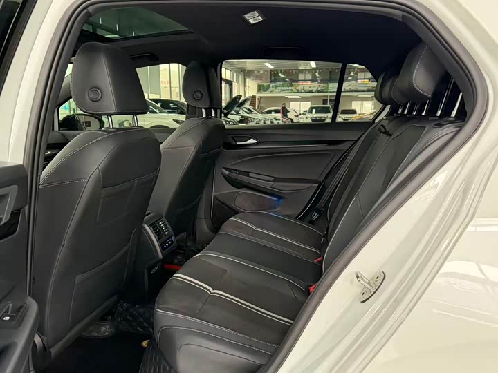 Фото 6 - Volkswagen Golf