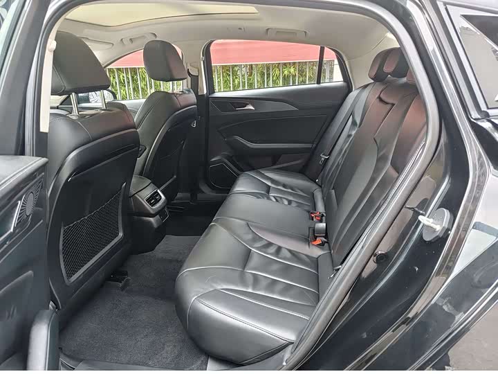 Фото 6 - Hongqi H5