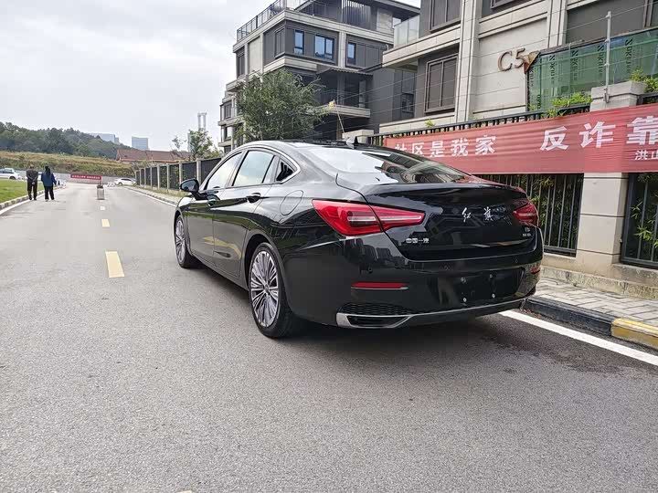 Фото 8 - Hongqi H5