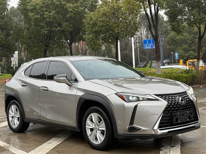 Photo 2 - Lexus UX