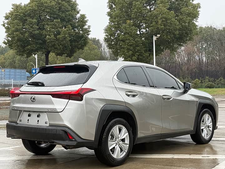 Photo 6 - Lexus UX