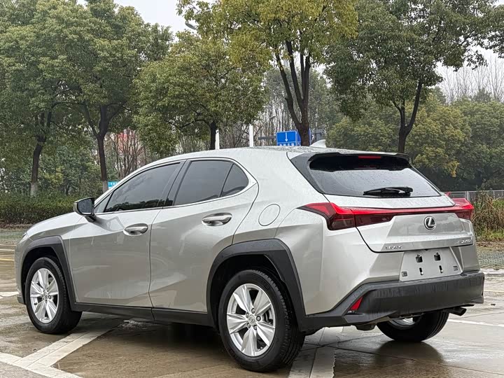 Photo 8 - Lexus UX