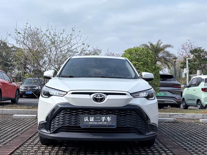 Photo 2 - Toyota Frontlander